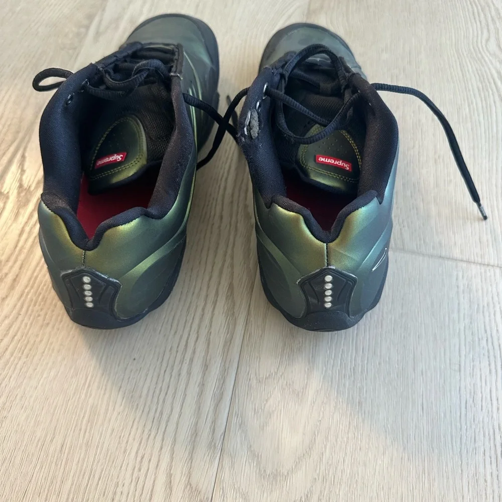 Supreme Nike Air Zoom Courtposite in a metallic gold/green colorway - Picture 3 of 5